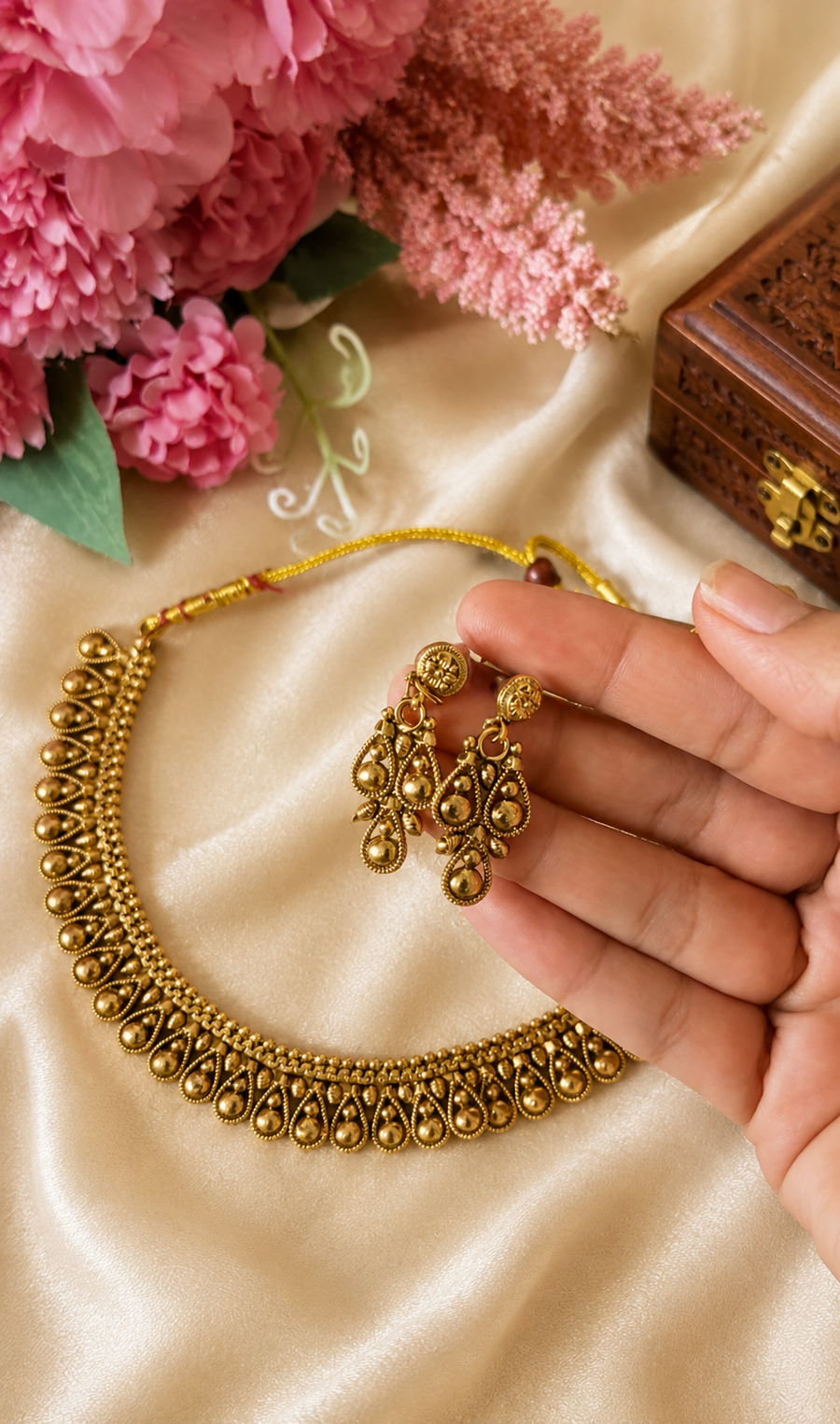 Varnika Necklace With Earrings